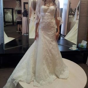 Alfred Angelo Wedding Dress NWT size 2